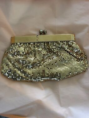 Duramesh Vintage Gold Folding Purse (Missing Stone on Kisslock)